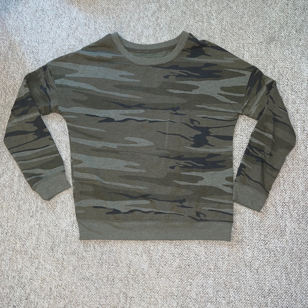 Green camo lightweight sweatshirt